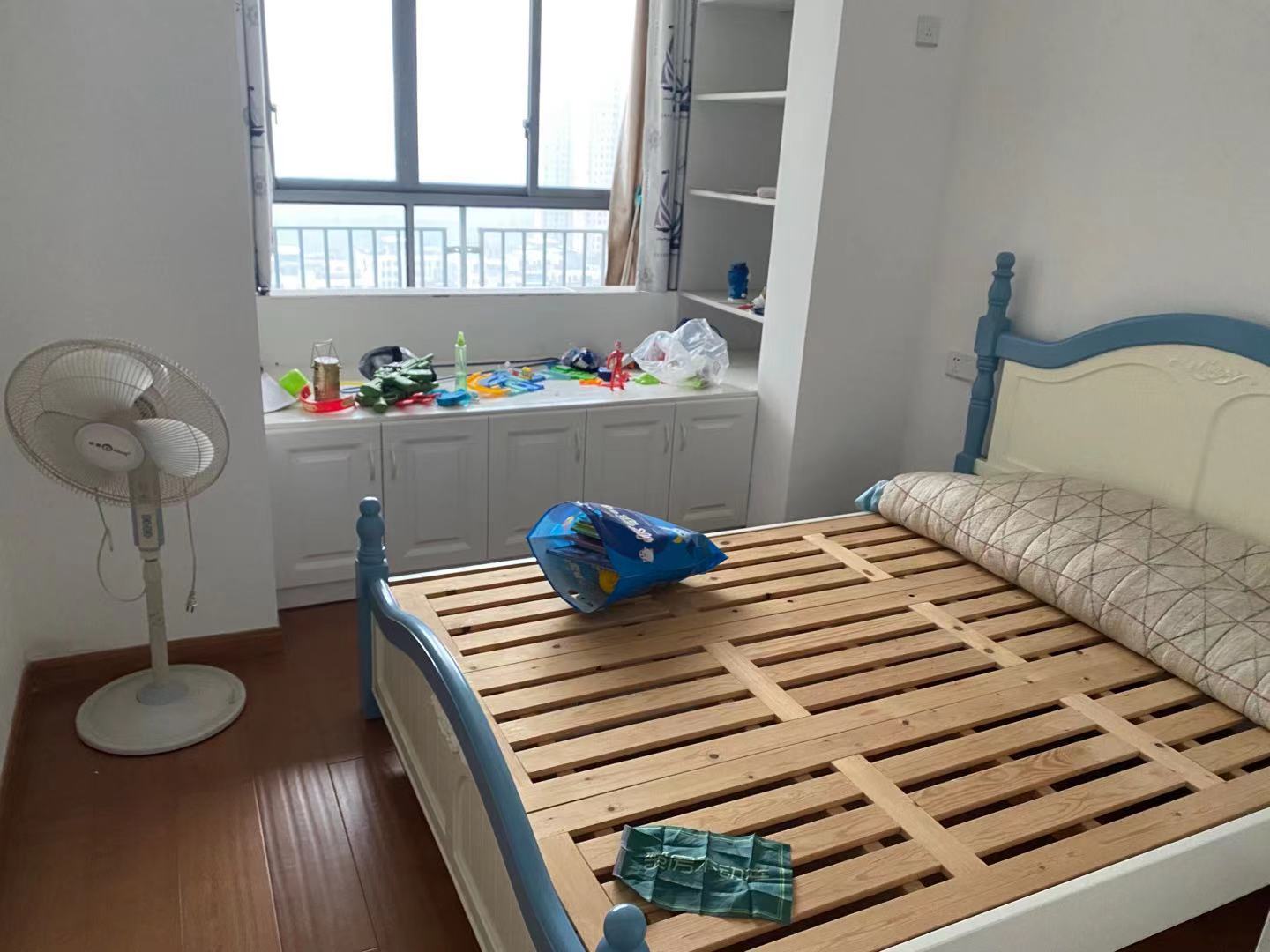 世纪雅园9成新精装四房视野采光好的冒的讲可贷款看房提前电话