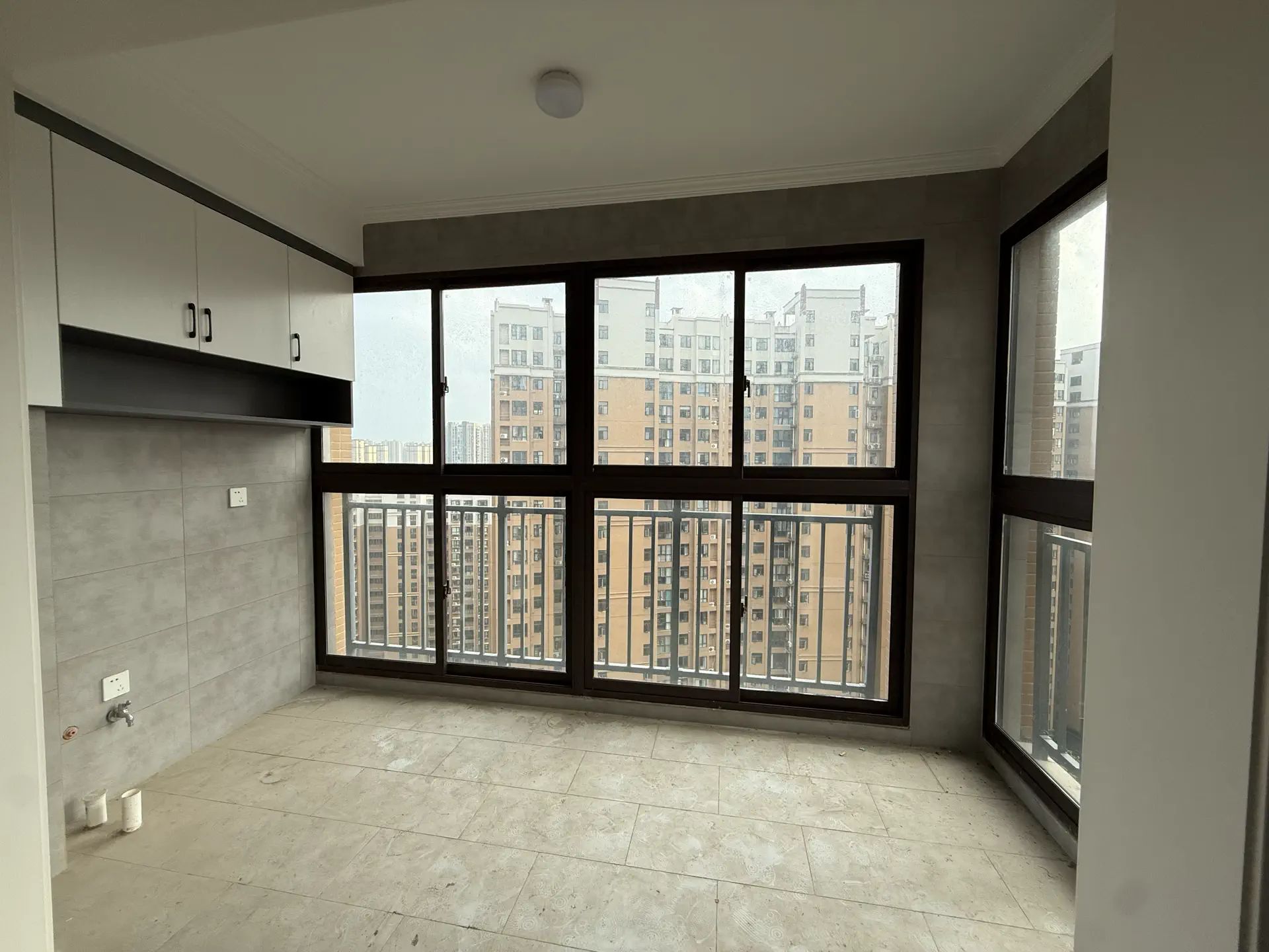 亏本出售，城南，沔阳公馆精装三房，全新装修，电梯好楼层，证满二