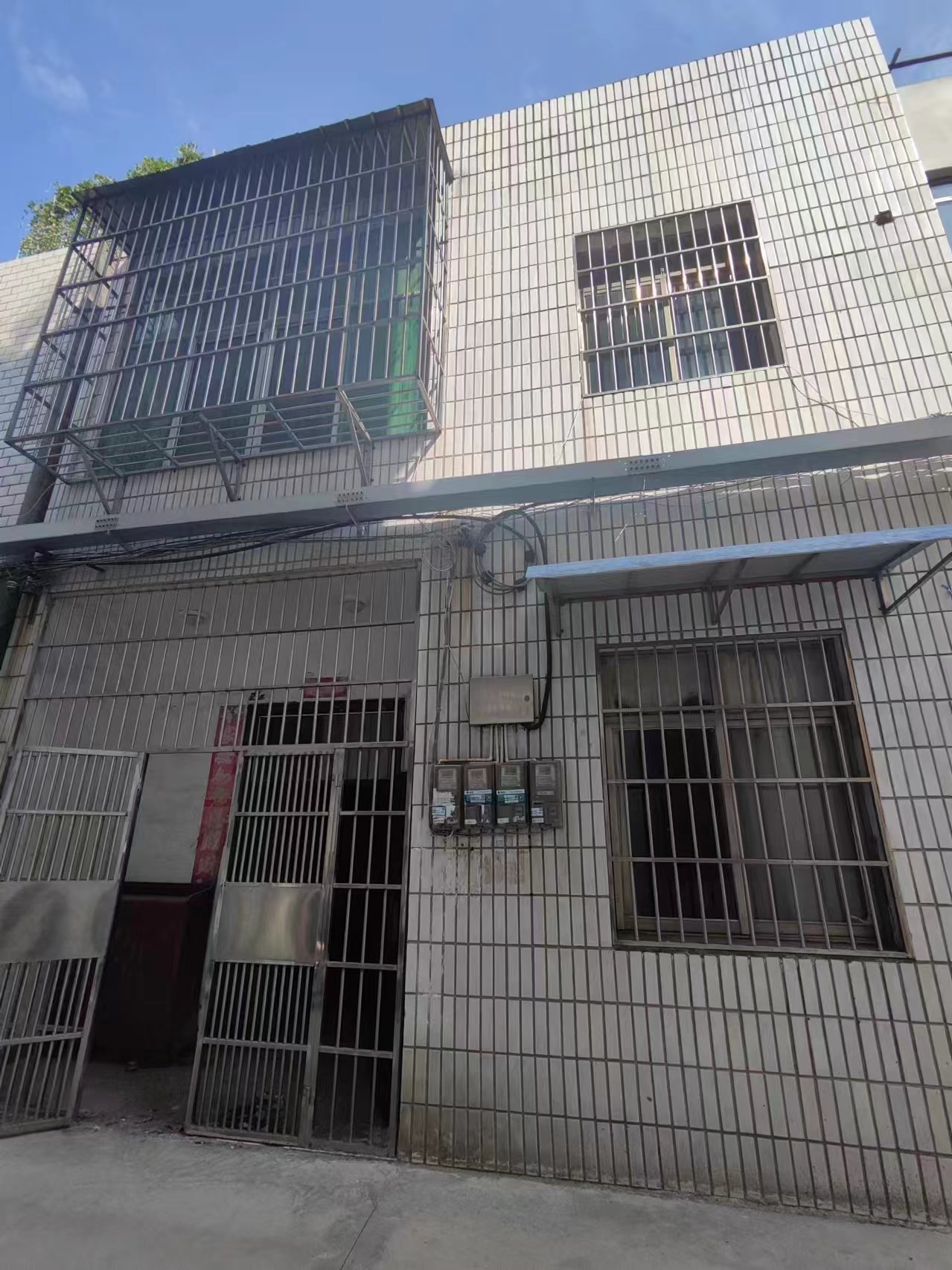 黄荆小区私房.房子有不动产证.证件满二.看房方便