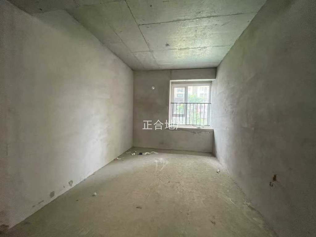 捡漏啦，满庭春，毛坯4房2卫，诚心卖，单价4200，新三中旁