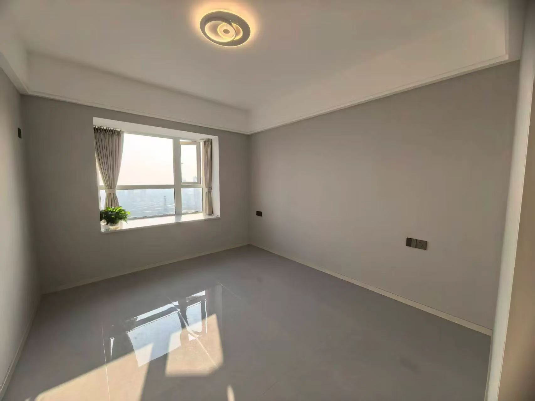 降价了，城南,沔街旁,电梯好楼层,全新精装三房二卫,证满二,单价4700