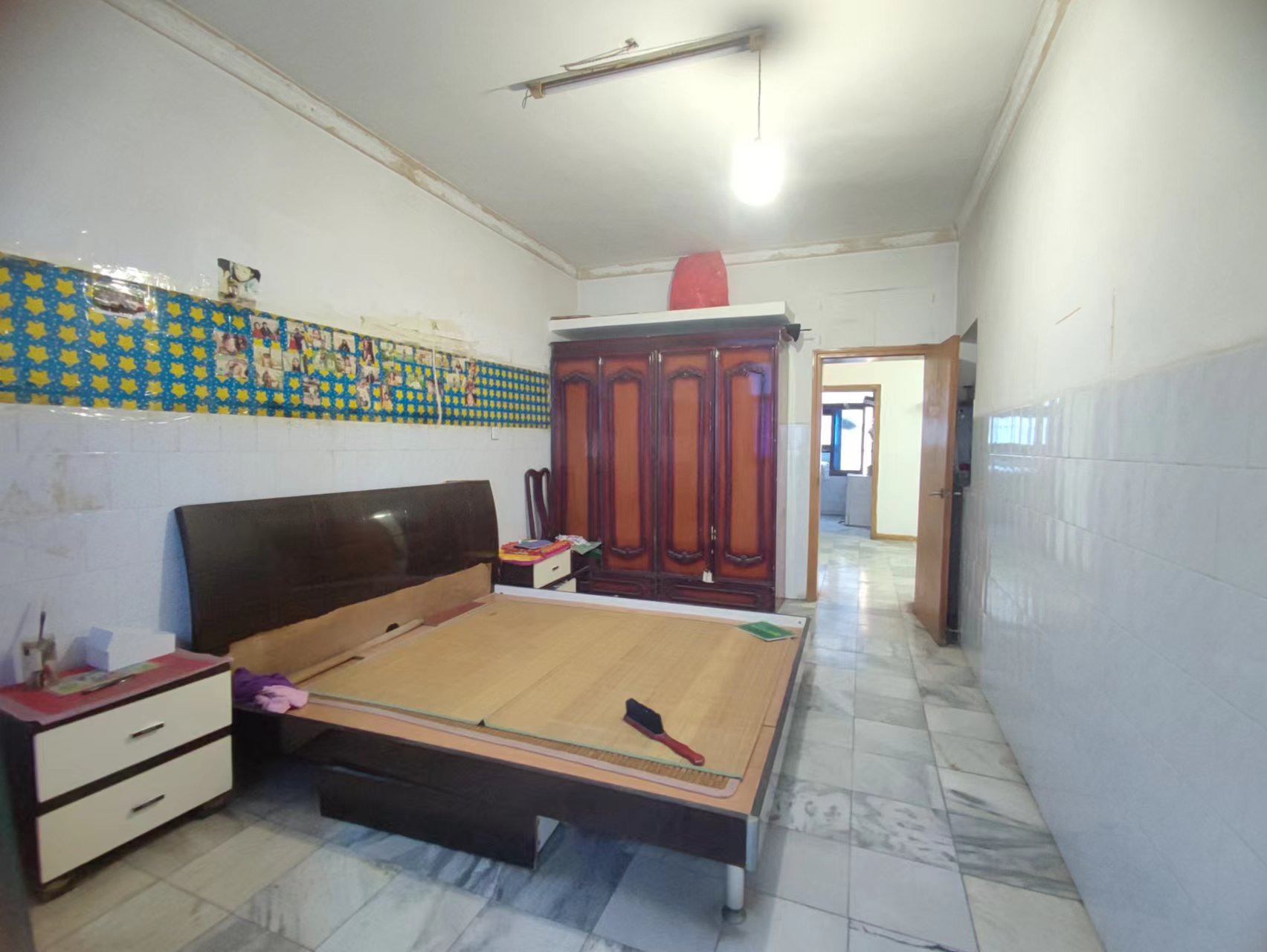 老八中 竹货街 步梯3楼 证件齐全 价格可谈 急卖