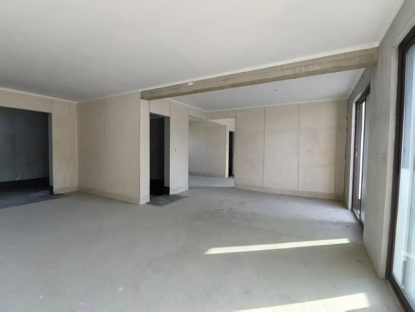 城南，吾悦广场，现房，单价5700，带‬车位，南北通透，大阳台