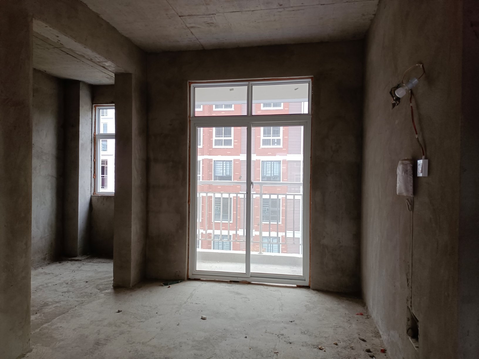 杨岗社区还建房，新沔中旁，南北通透，送地下室