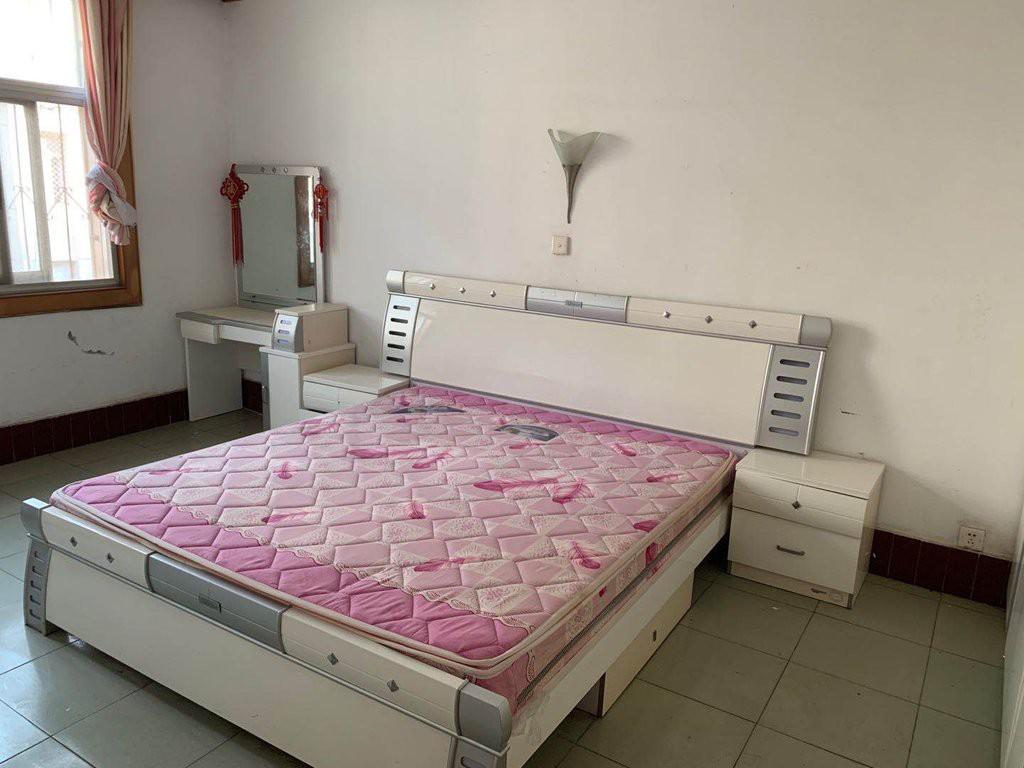 老二中旁简装三房，离武商近，满五 