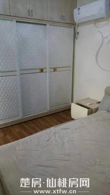 中央华府9层2室2厅9层电梯房出租