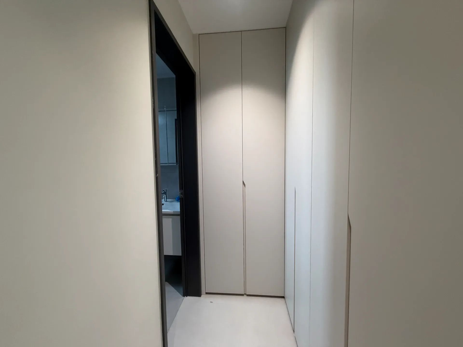 双书包，风和日丽，精装三房两卫，全新装修家，家电齐全，证满二带车位。