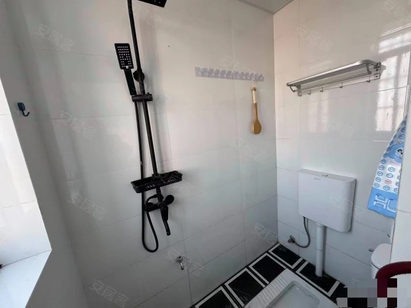 武商附近，精装三房，大出场好停车，单价2700，三房朝南全屋家电齐全