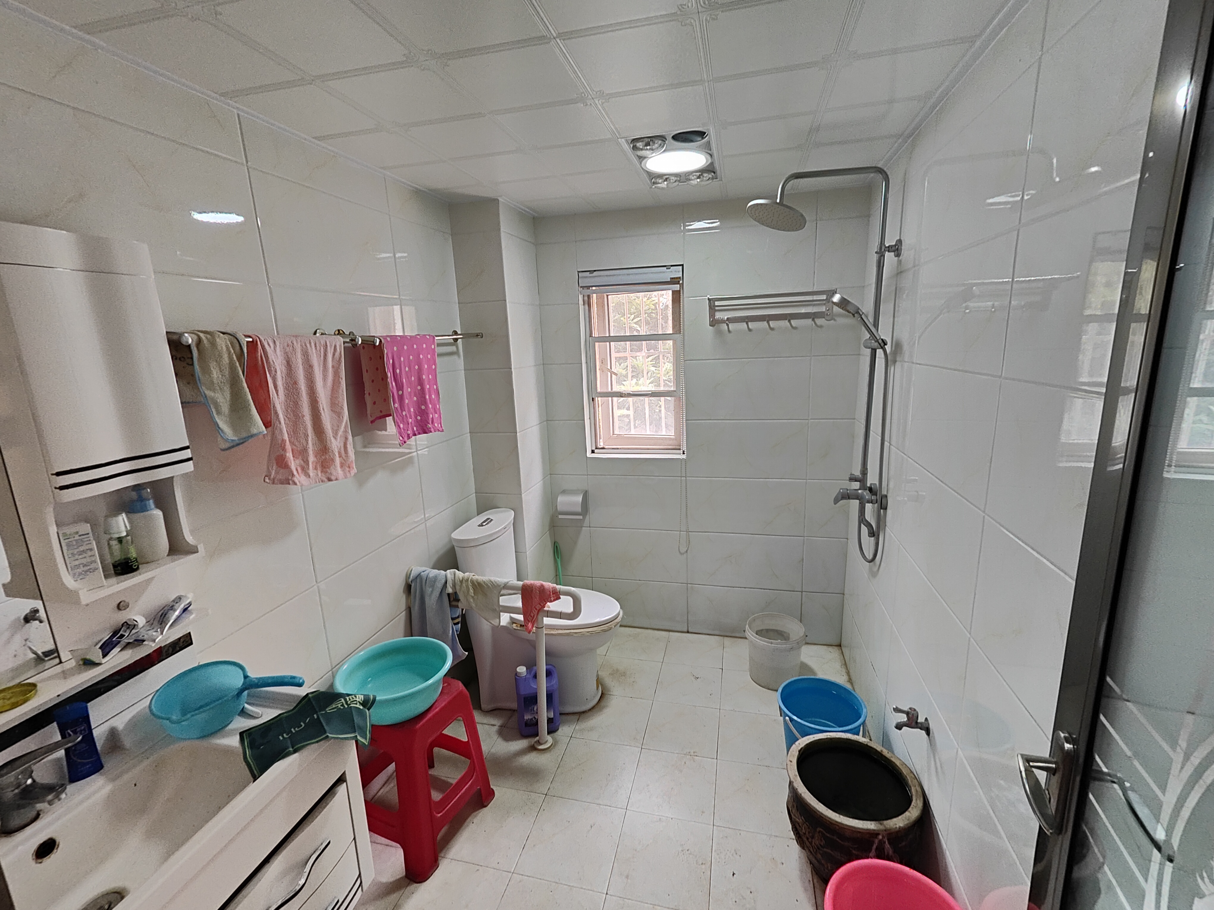 武商附近芭篓湾金居电梯好房，地理位置优越，交通生活方便，小孩读书近