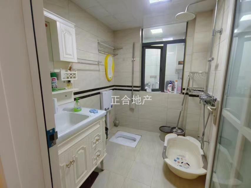 城南，沔街头上，颐和公馆，电梯中间楼层，装修成色新，单价5000，证满二