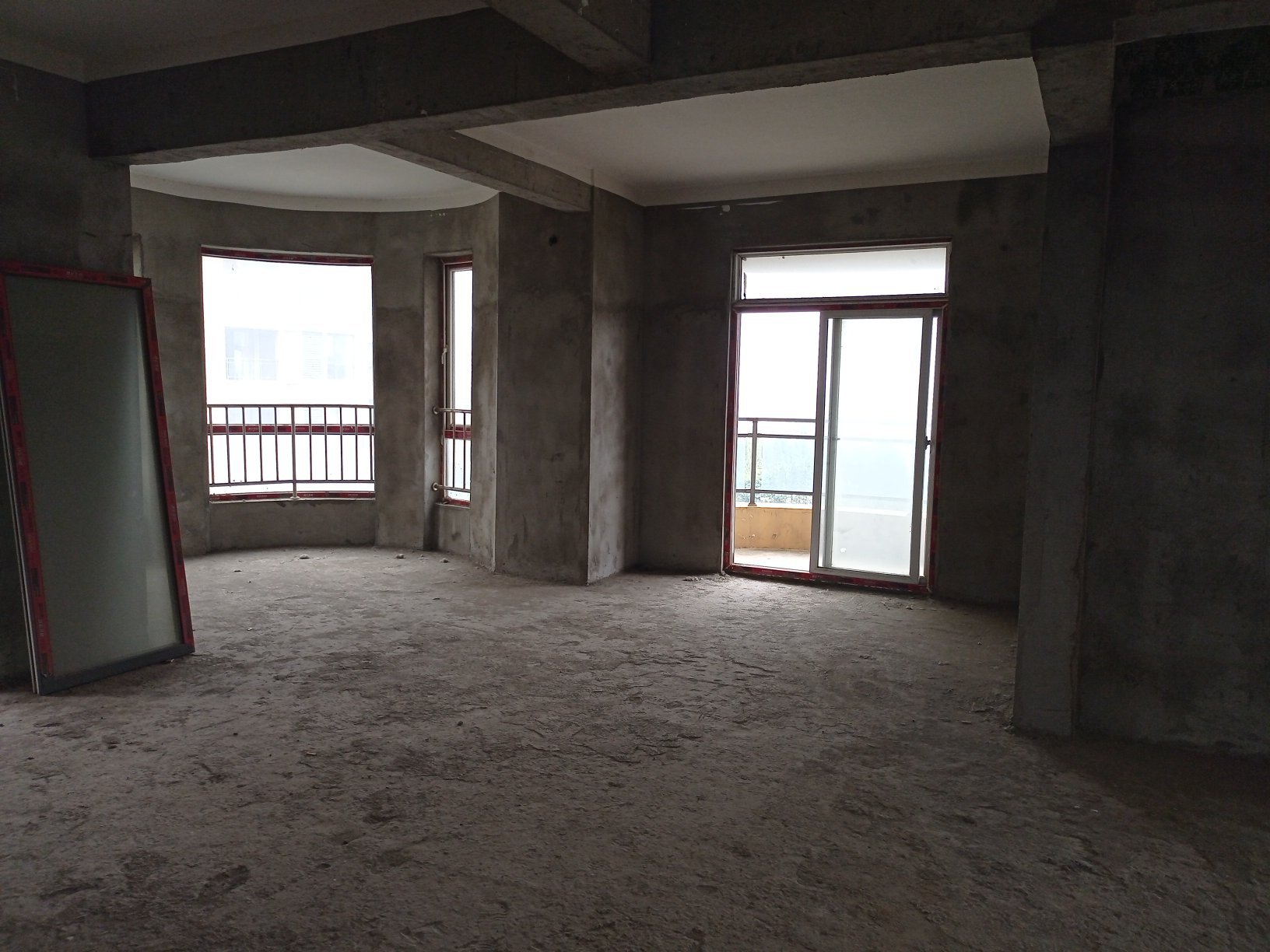 公园旁的家城东公园世家135平毛坯4房76万证件满二有钥匙 看房单价才5600要的速度