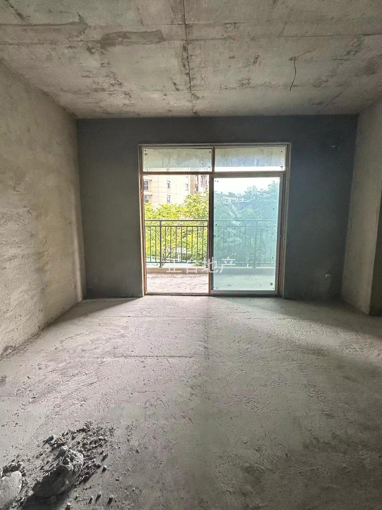 捡漏捡漏啦，康湾熙岸，毛坯四房，三个阳台，采光好，单价3800