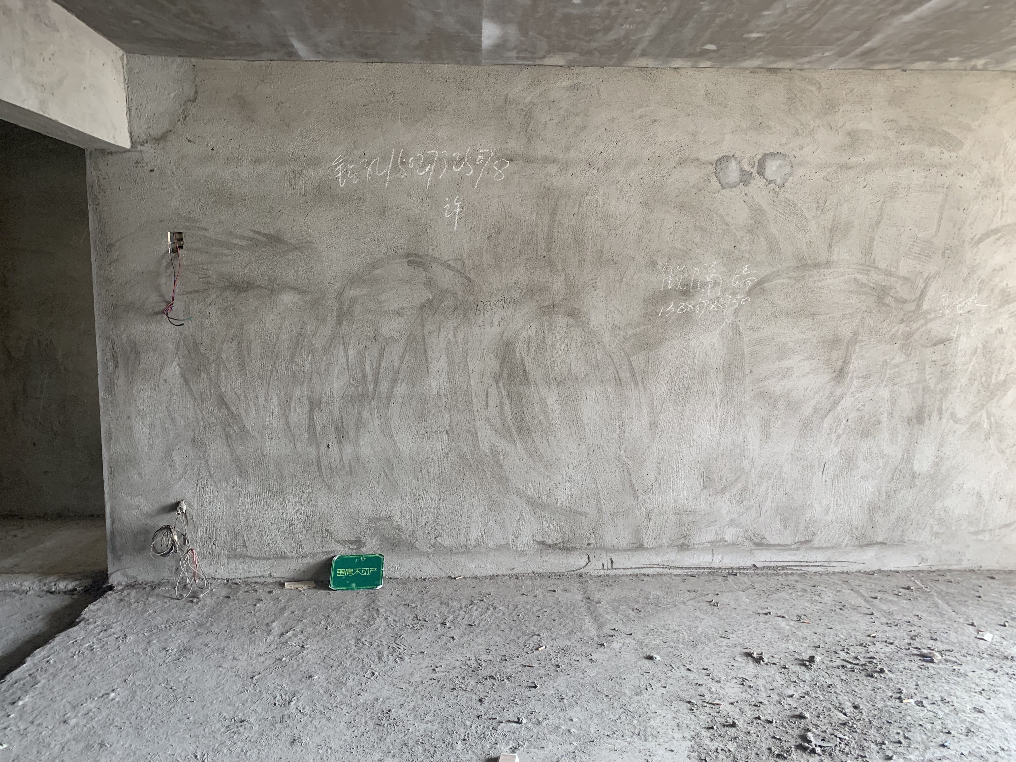 元泰清华园毛坯大三房送45个平方可以做复式楼上面可以做两间房