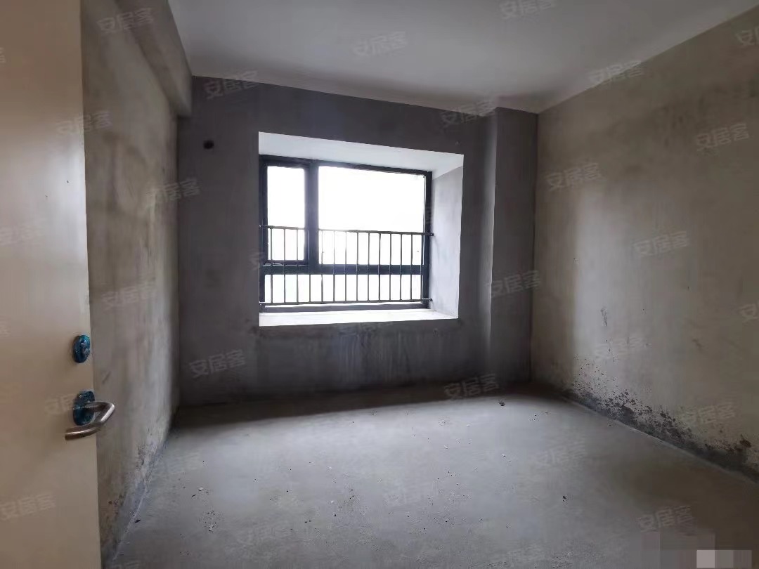 89，房东亏本出，城南森林国际翡冷翠，急卖‼️证满二，小区环境好，楼下是二小二中