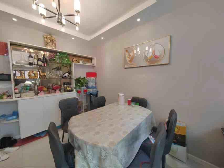 房东亏本出，福星城，精装大两房，成色新，采光好