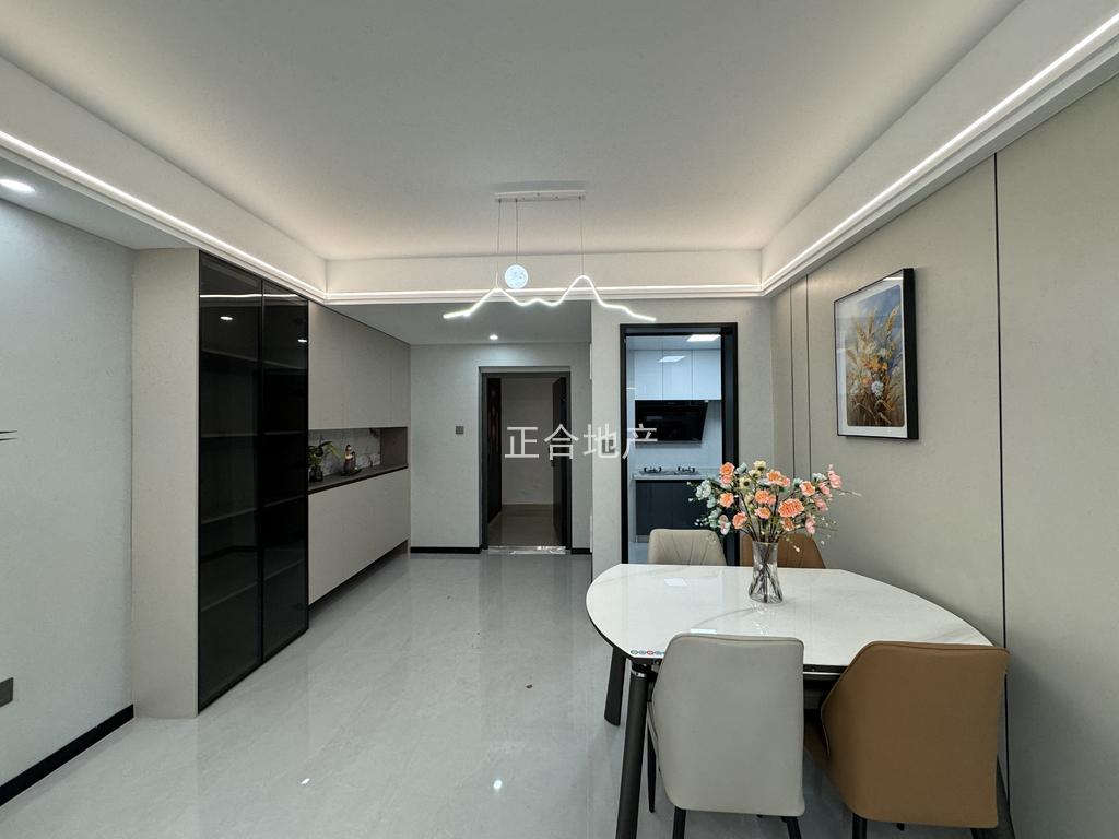 满庭春•七期，精装3房2卫，全新品牌装修，电梯中间楼层，证满二，拎包入住