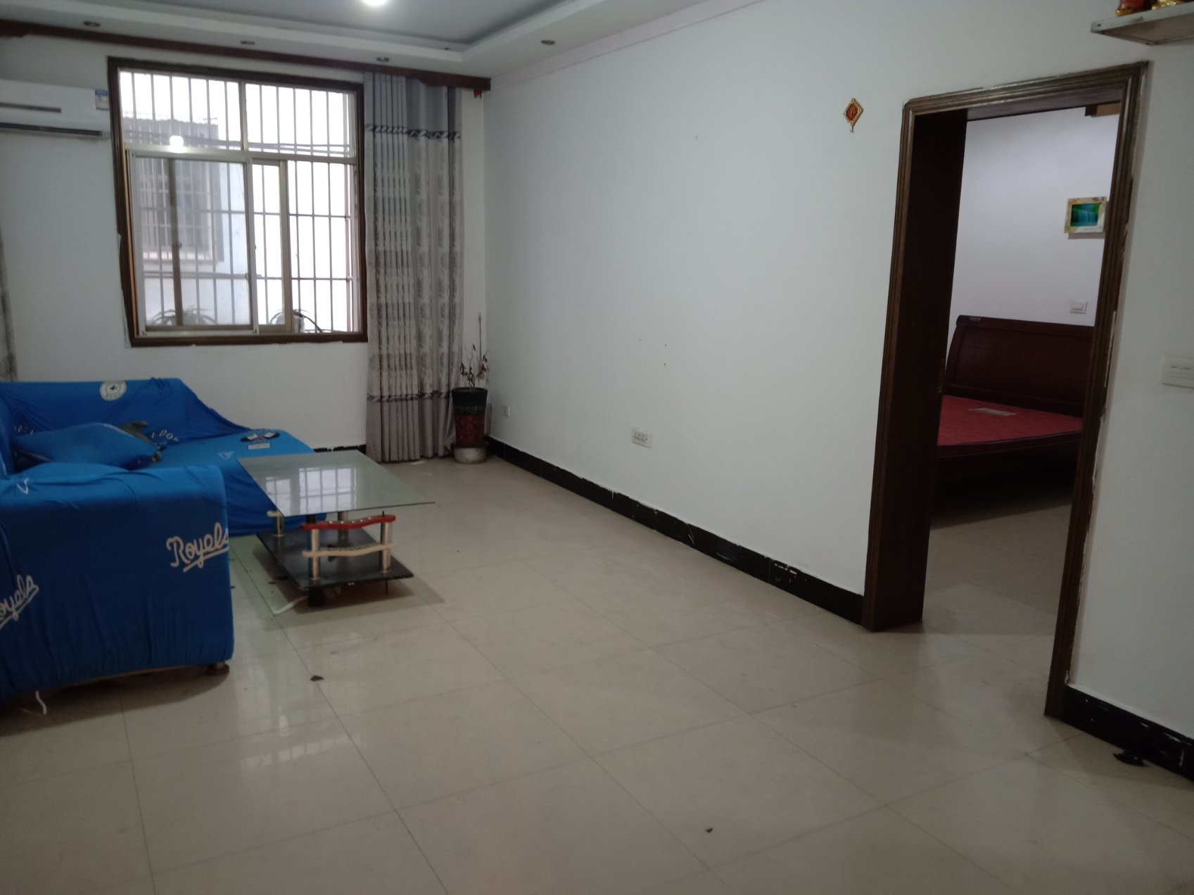 车站旁边 路段，步梯 好楼层。看房有钥匙