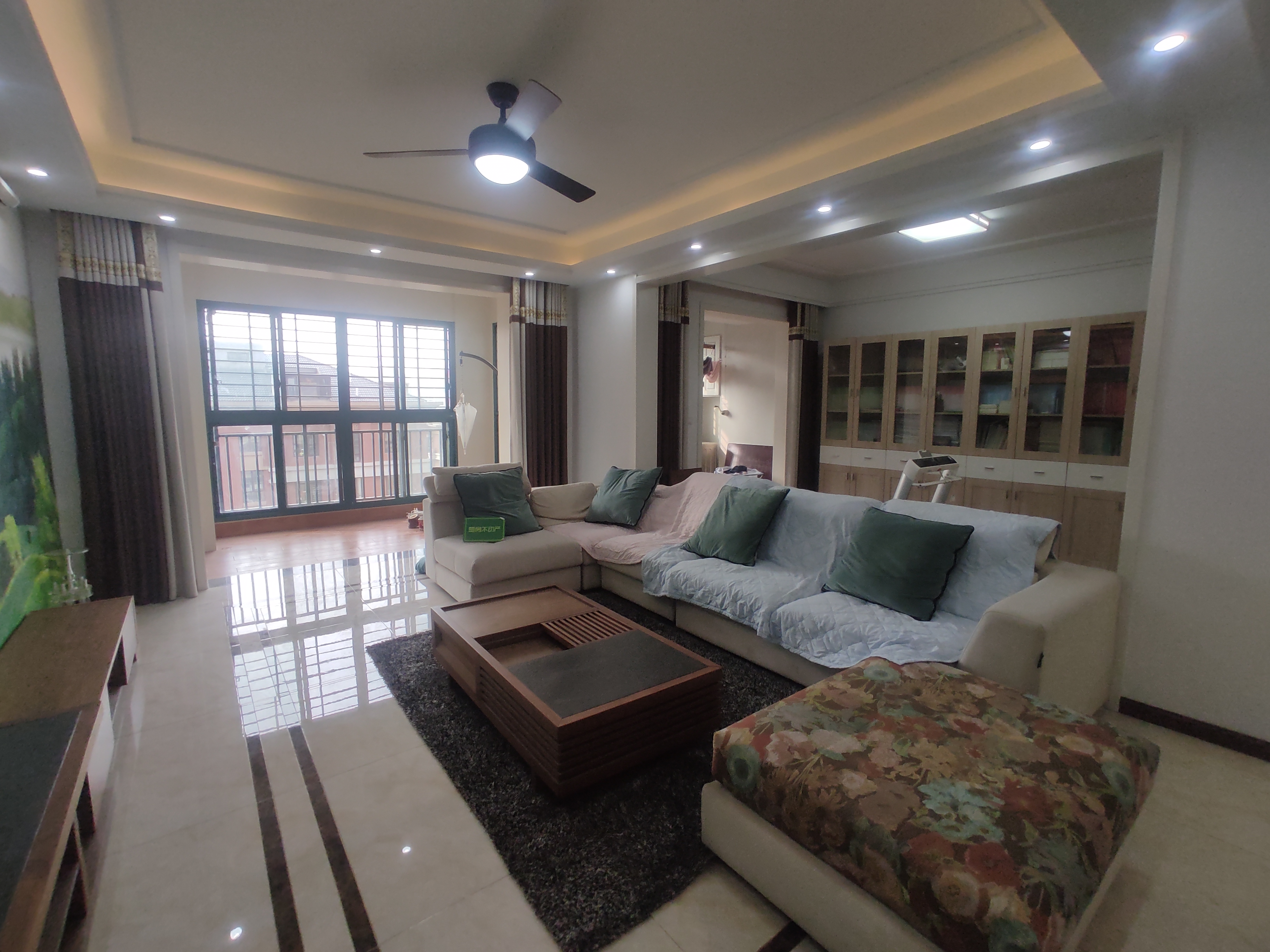 新城一号五期.电梯小洋房.屋里成色新.证件满二.看房约