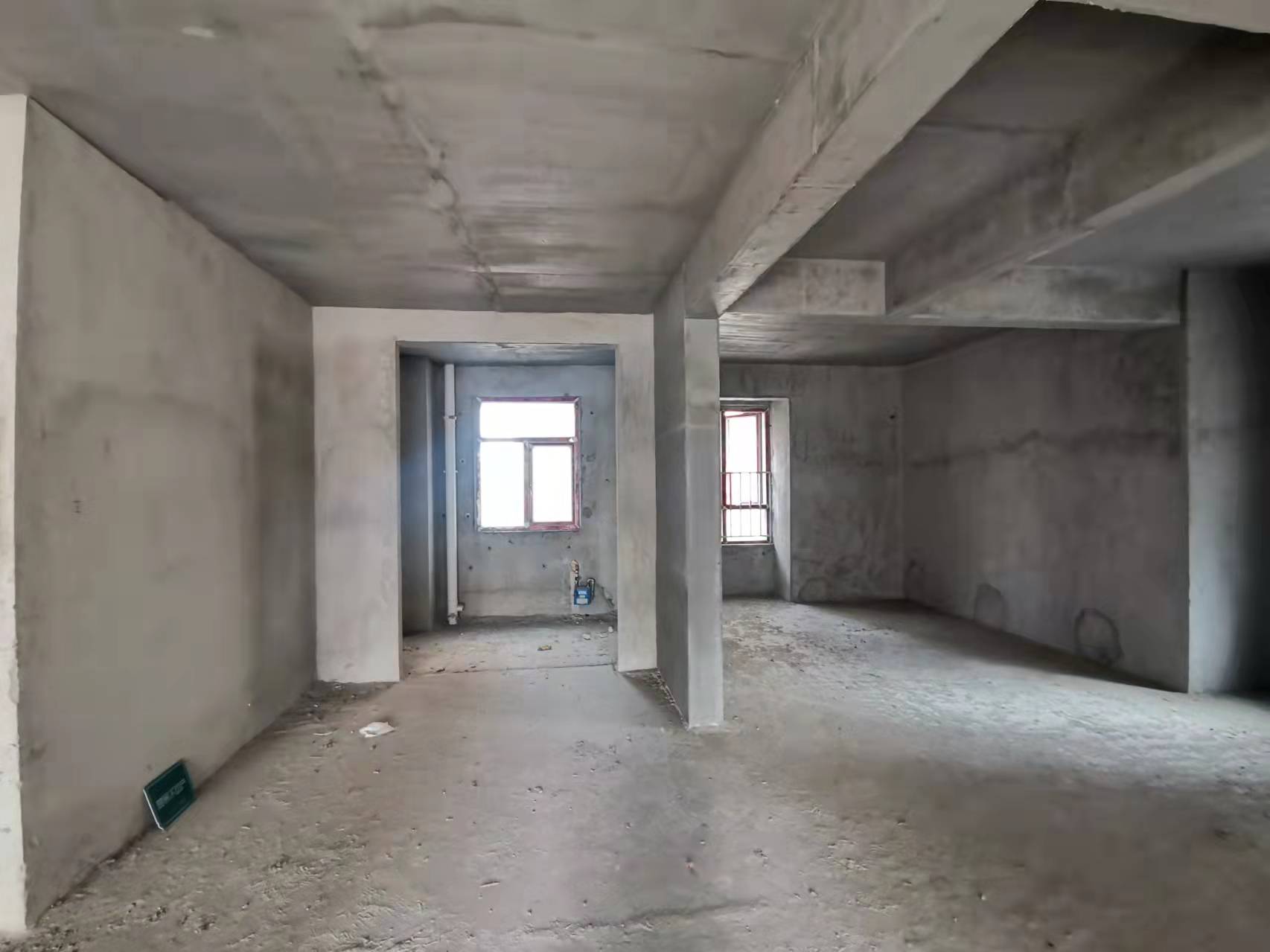 沔阳公馆毛坯捡漏大四房单价5700边户南北通透采光非常好有证可按揭贷款