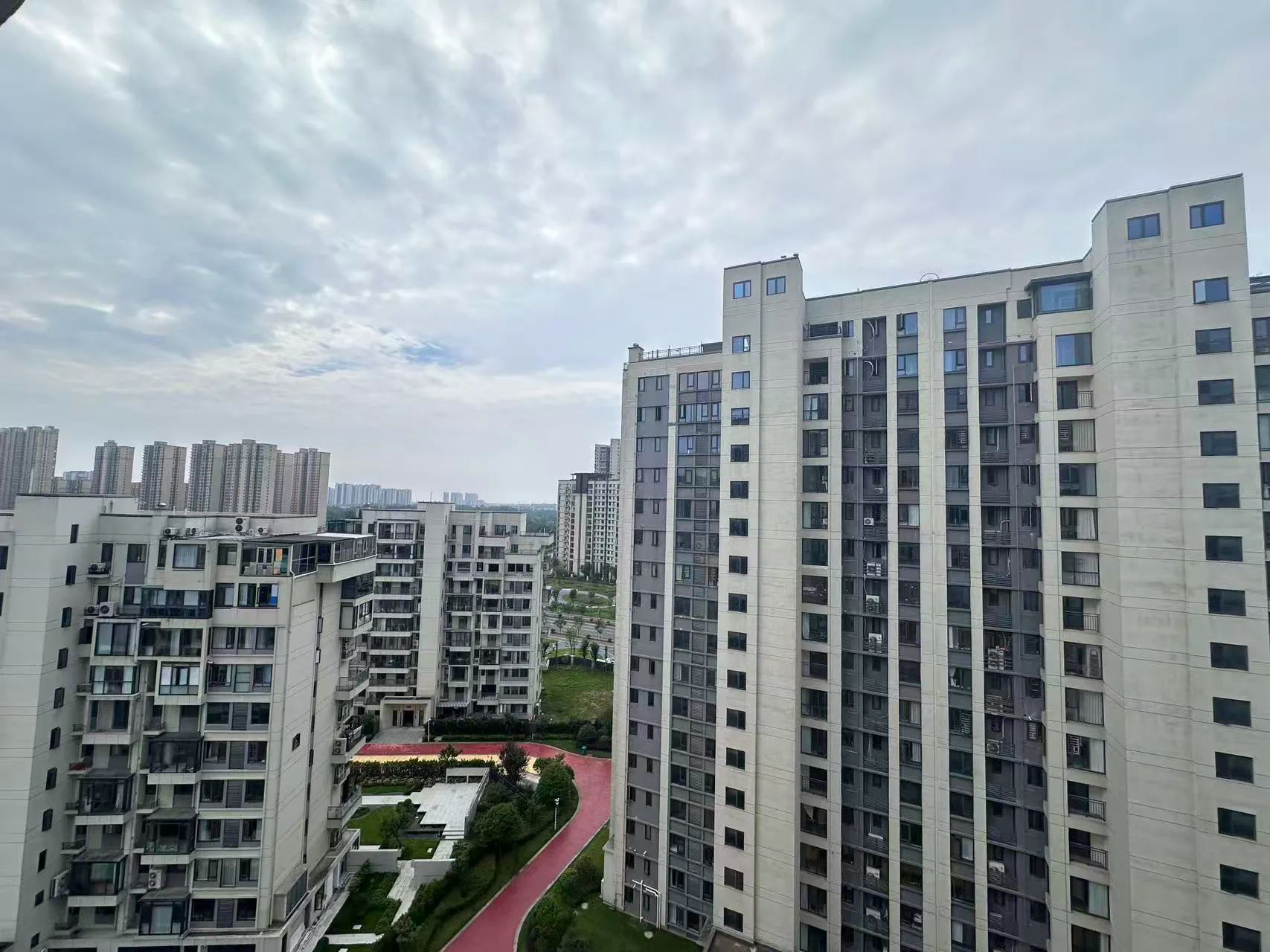 捡漏，蓝天花园，一梯一户小高层，好楼层13楼，诚心出售