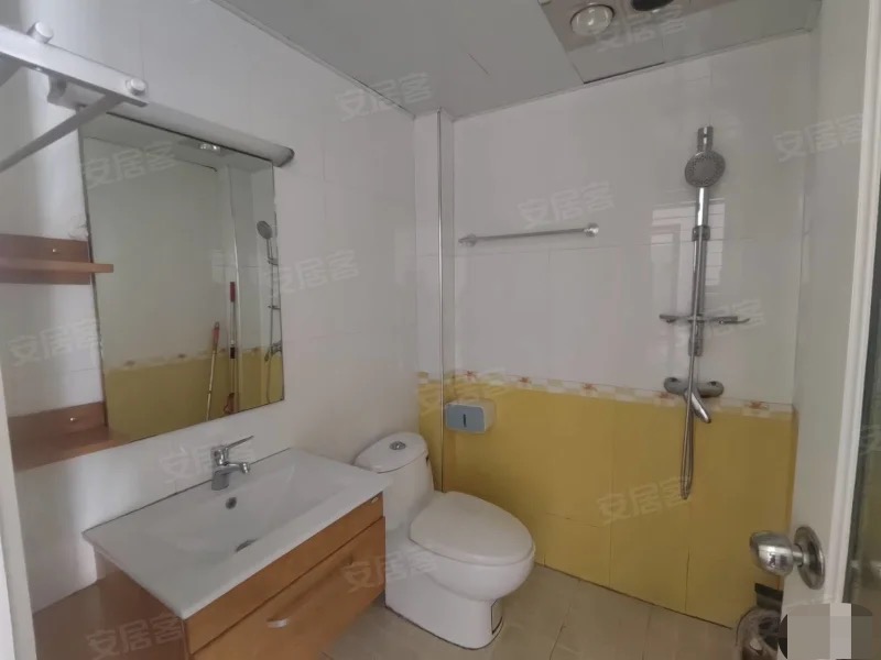 182，业主诚心出售，德政金苑对面，步梯二楼，精装三房，三开间朝南，采光好