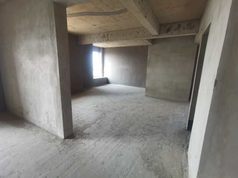 新城一号五期毛坯好楼层，户型方正，上学方便，房东诚信出售