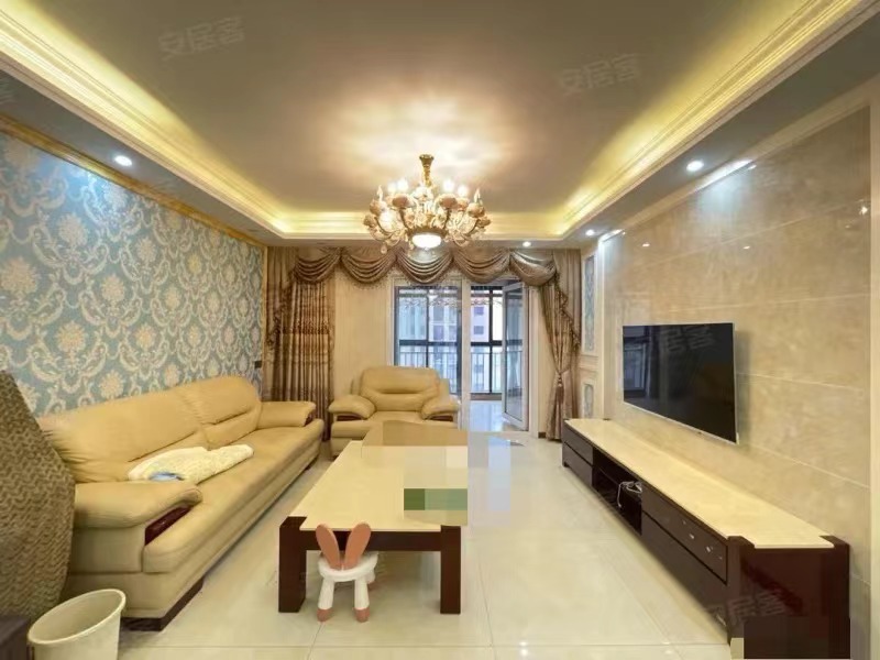 125，城西大小区，  满庭春精装三房，单价5200 供暖房 电梯好楼层，南北双阳台