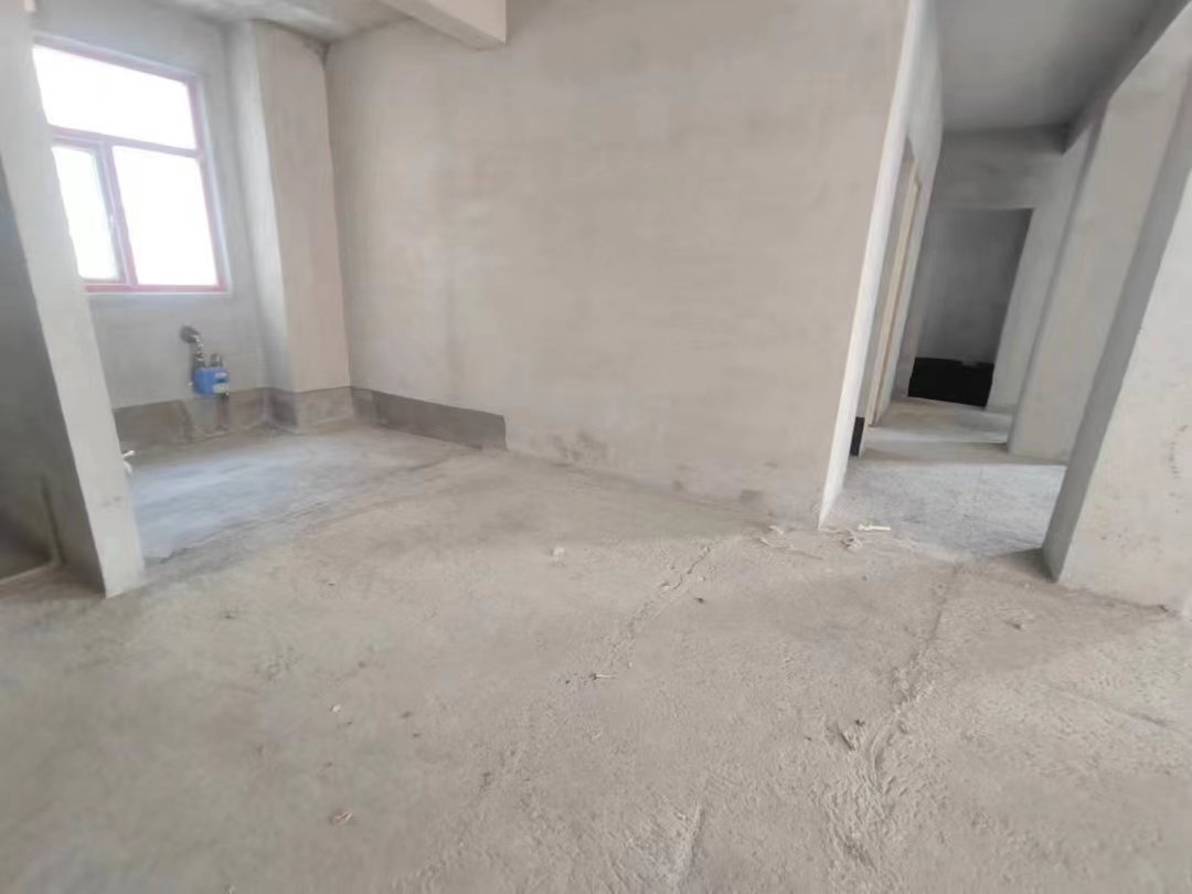 风和日丽.毛坯三房.中间楼层.业主急卖.看房方便