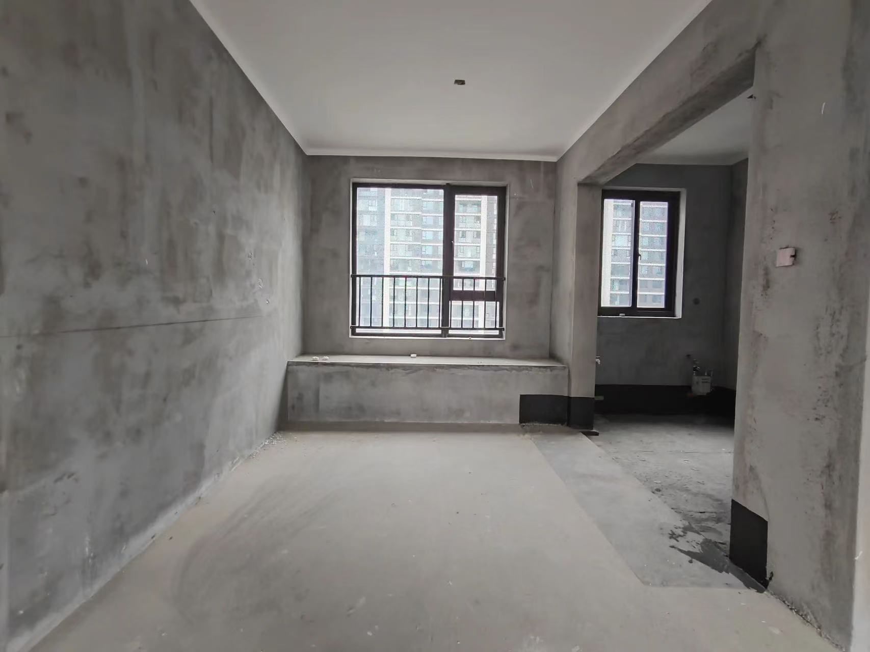 城南，吾悦广场，现房，电梯小高层，好楼层，毛坯四房，一梯一户，单价6382