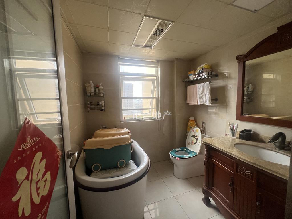 降价了，锦绣江山，业主诚心出售，精装三房二卫，单价4900，