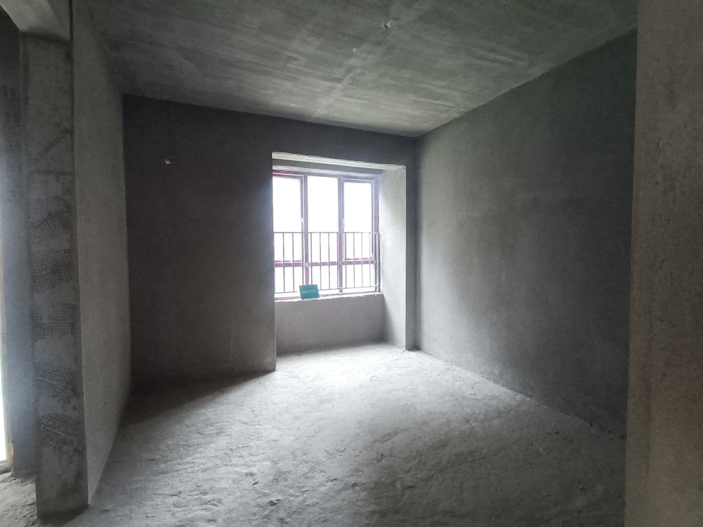 沔阳公馆毛坯四房南北通透户型方正看房方便诚心出售