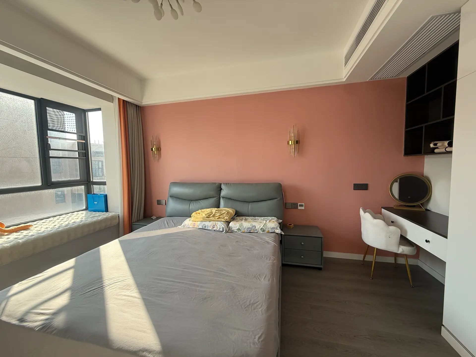 亏本，三中旁，学府名都，精装三房，凤凰楼层，装修9.5成新