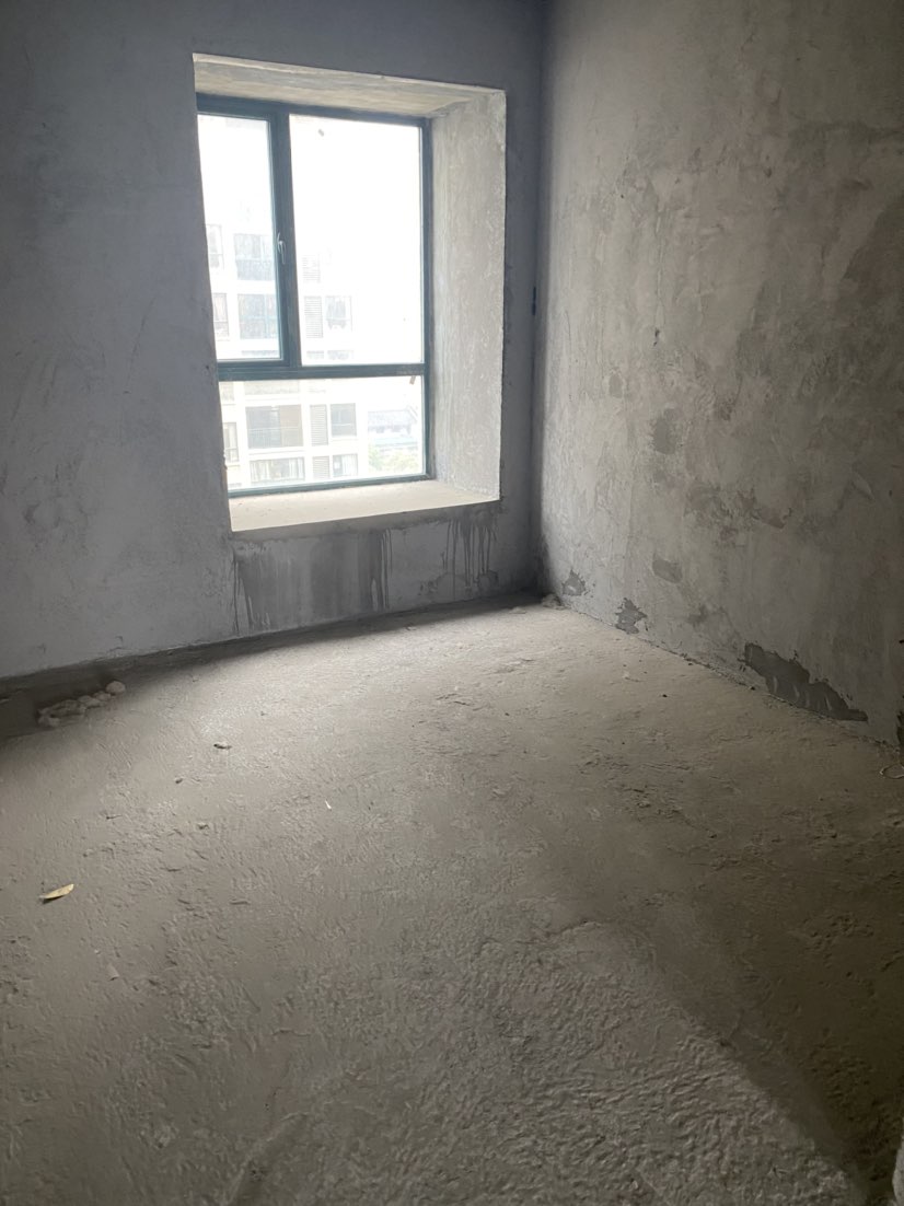 新城一号四期湖景房户型好南北通透，周边商圈成熟 楼层 附近