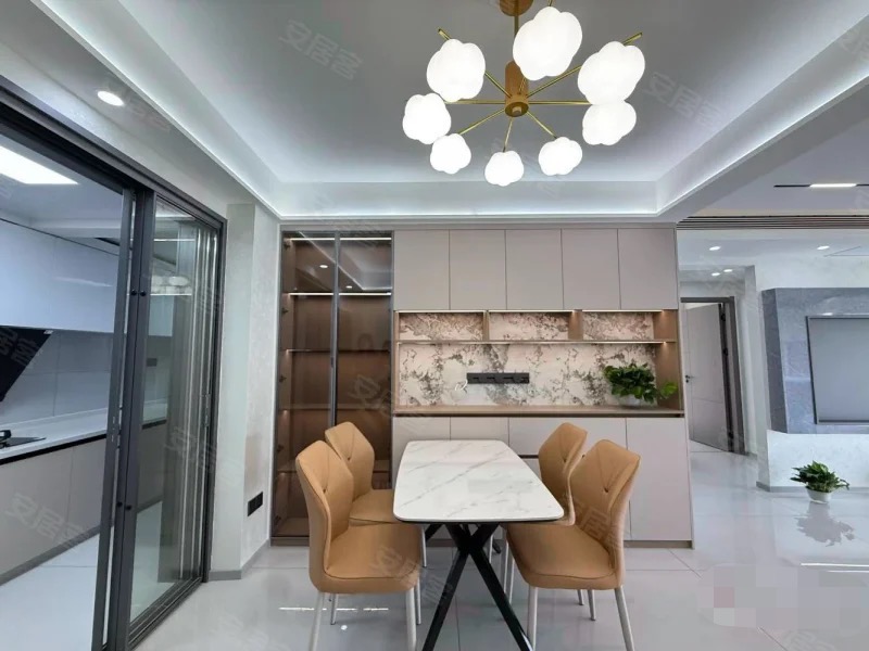 城南，福星城，电梯好楼层16楼，全新精装三房二卫，证满二