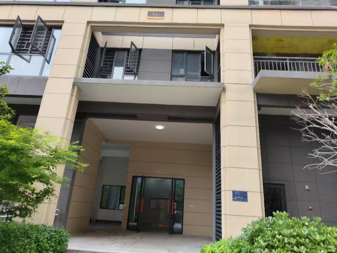 降价了，城南，森林国际北苑，全新装修，精装三房，电梯好楼层，捡漏