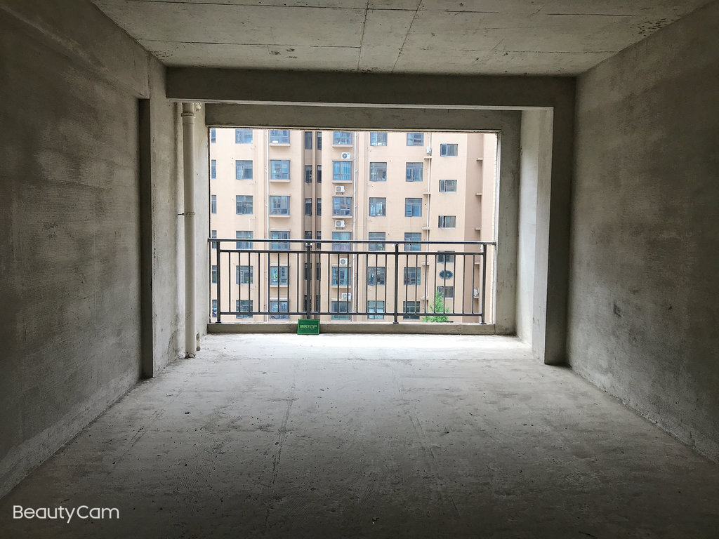 时代天骄毛坯三房中间楼层户型方正房东诚意出售