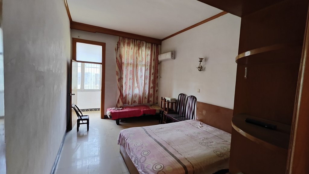 交通路实小仙源旁老检察院宿步梯三楼精装三房有院子能停车无物业管理费拎包即住