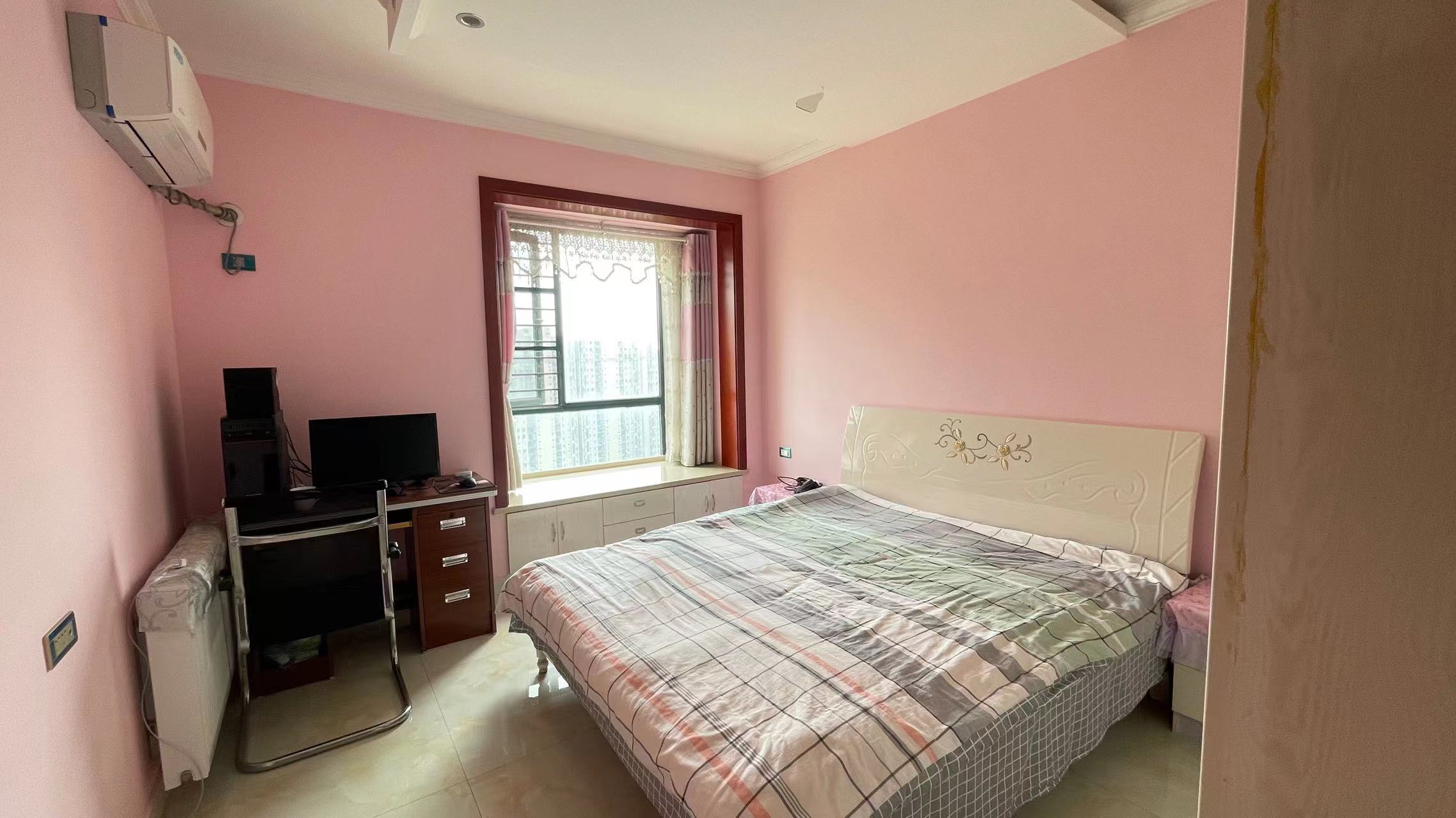 新城一号四期.精装三房.业主诚心卖.证件满二.看房方便