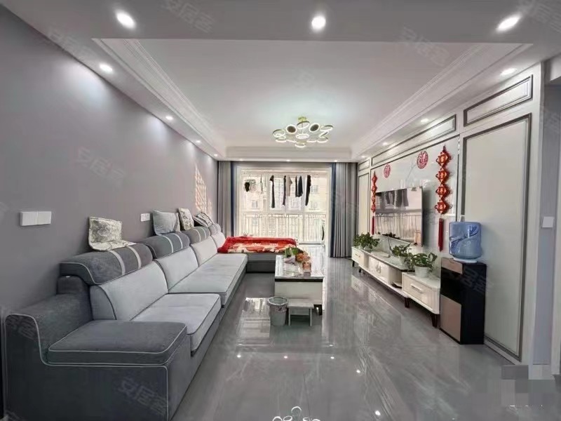 锦绣江山瑞园，电梯洋房，精装3房2卫，好楼层6楼，总高11层，9.5成新，拎包即住，价格可谈