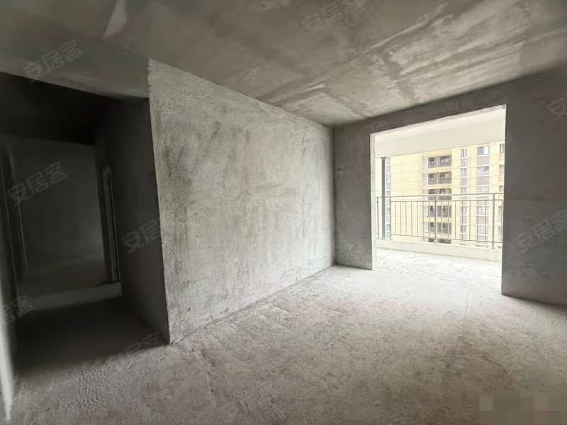 吾悦旁，朝阳丽景，12楼，单价6字头，大阳台，毛坯三房