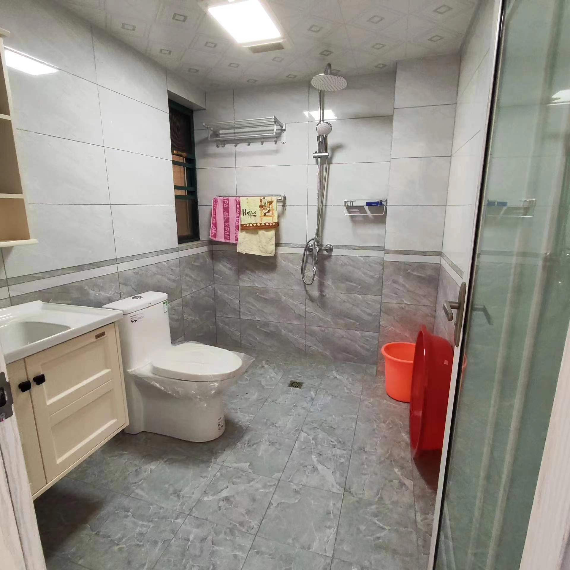 新城一号五期带装修看房方便家电齐全大小区环境好