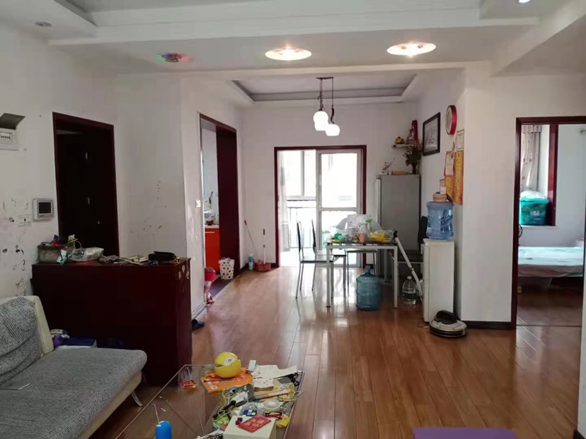 香岸华府1楼，适合养老，门口