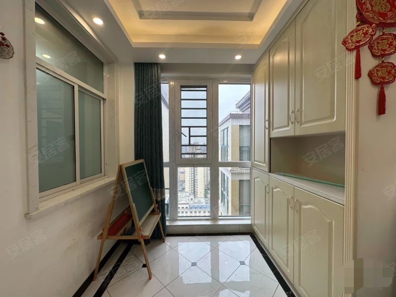 业主急售，城南新街，​精装单价4700，精装三房，证满二，不介意🉑联系看房，