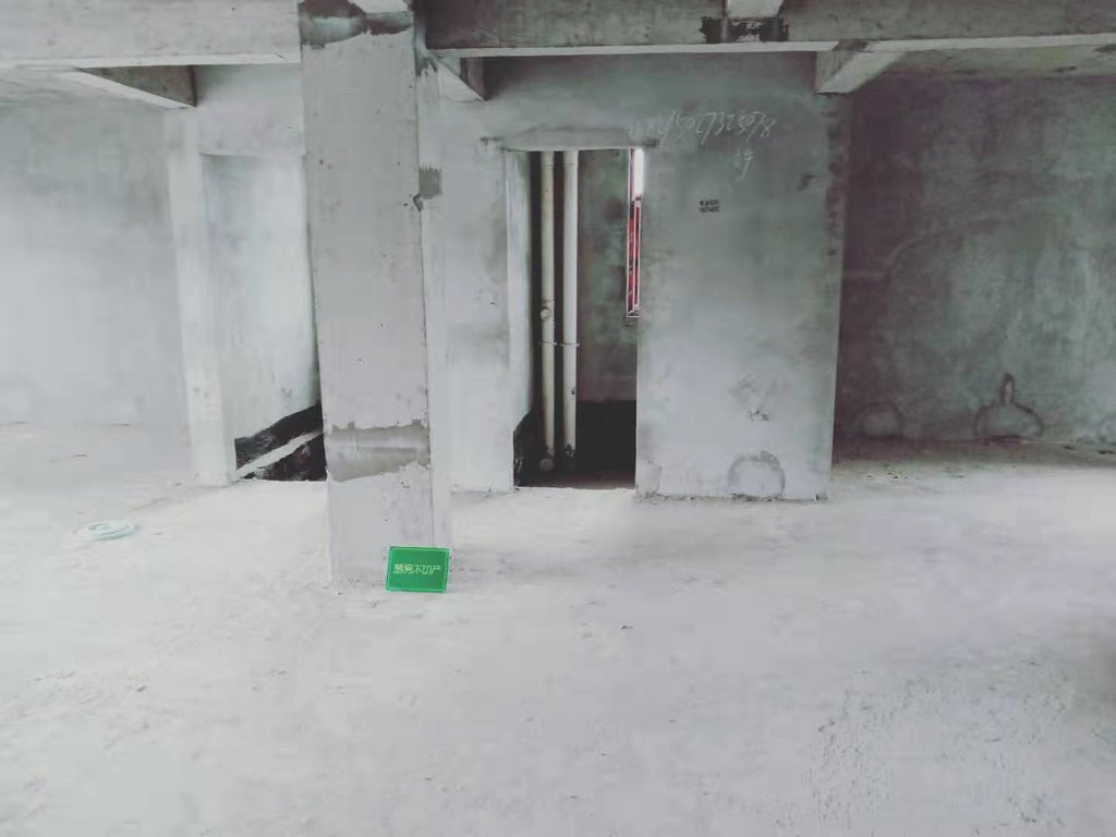 城南天诚缘毛坯大三房南北通透户型，好楼层随看房复式电梯买一层得两层