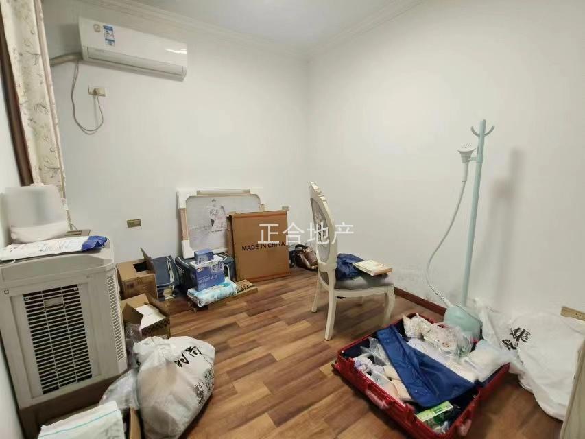 城南，沔街头上，颐和公馆，电梯中间楼层，装修成色新，单价5000，证满二