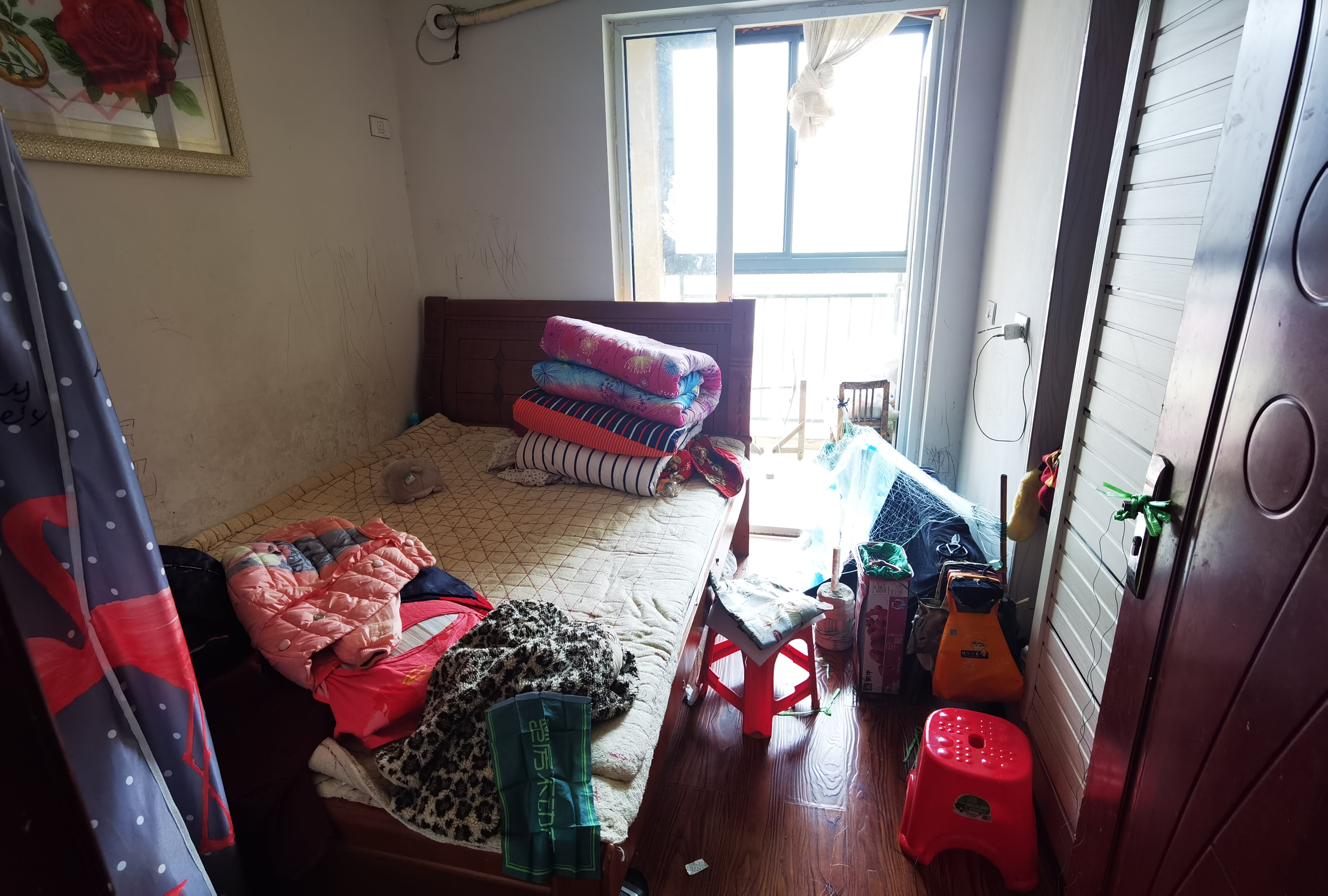 满庭春.带供暖.六千三.精装三房.看房方便.小区配套成熟