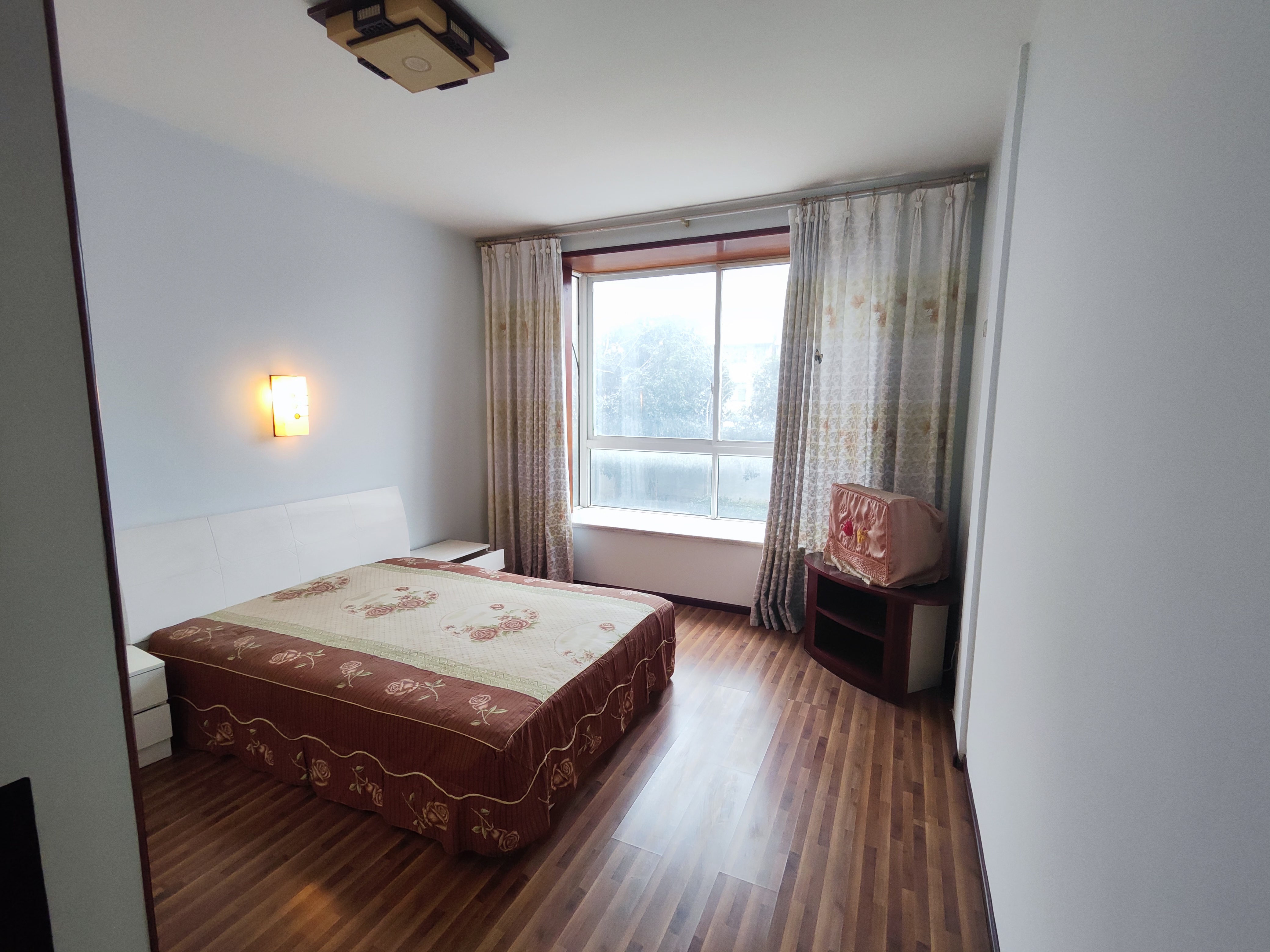 恒迪附近不动产单位宿舍带地下室前面无遮挡停车方便闹中取静看房方便