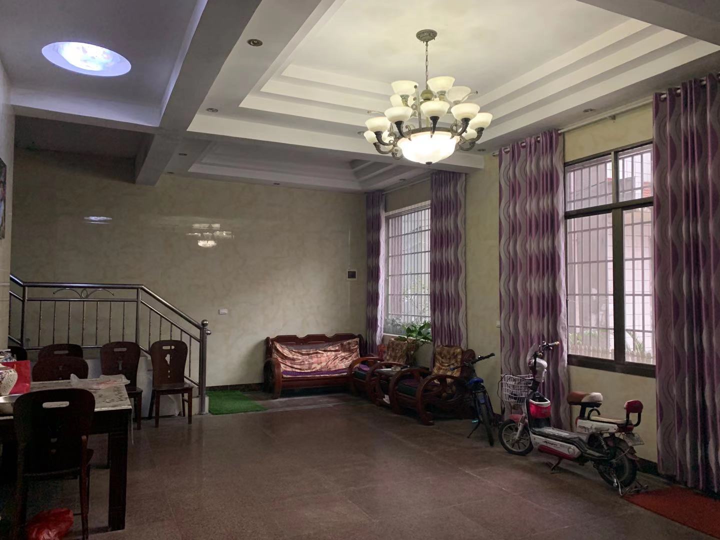 黄荆小区 街旁现浇结构门口可以停车前宽后宽实际面积440平南北朝向拎包入住