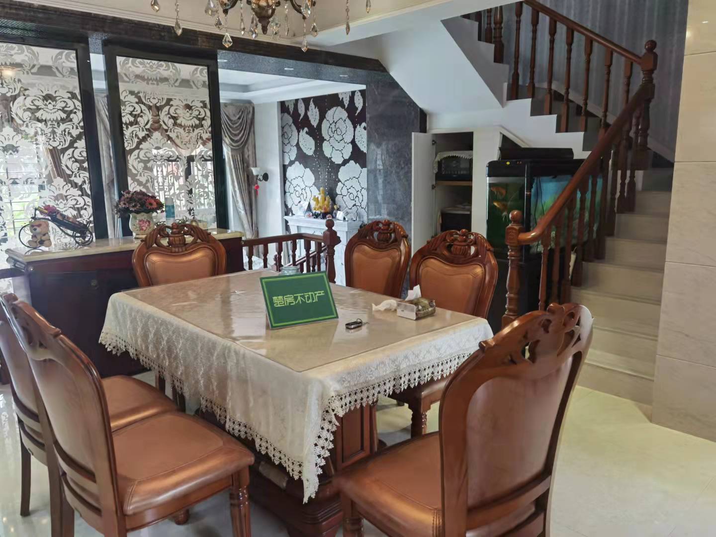 西郊庄园乡野别墅乡村花园壕装联排别墅，一线水景，装修花了100多，养花养草可钓鱼