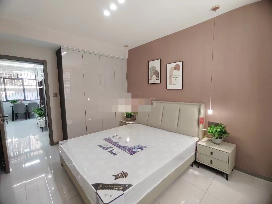 142？房东诚心出售，养老蛮好，精装3房，证件在手，有院子停车